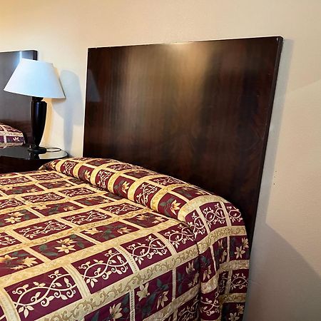 Currys Motel By Oyo Saginaw Mi Εξωτερικό φωτογραφία