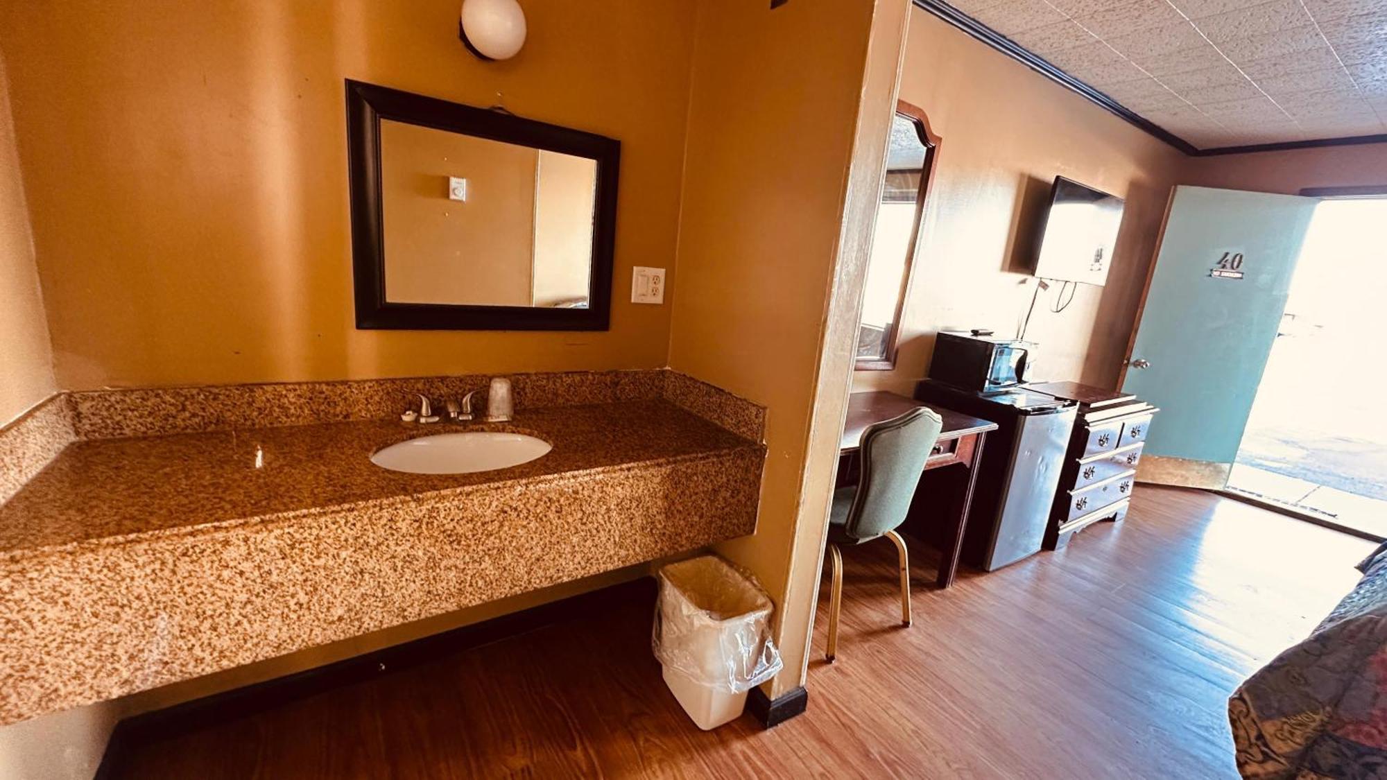 Currys Motel By Oyo Saginaw Mi Εξωτερικό φωτογραφία